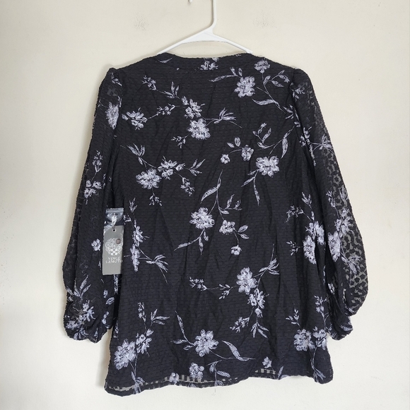 Vince Camuto Rich Black Floral V-neck Mid Sleeve Blouse size Small NWT - Picture 3 of 8